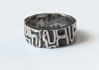 Art Clay ezüstgyurma workshop - absztrakt ezüst gyűrű dombor mintás felülettel és antikolással